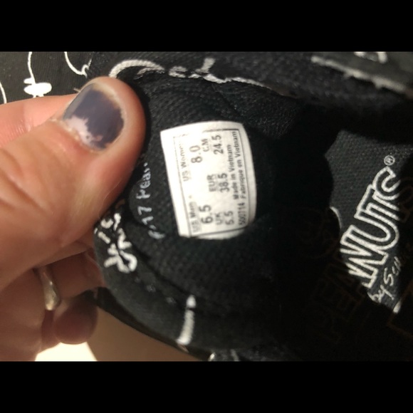 Snoopy Vans - Picture 2 of 3
